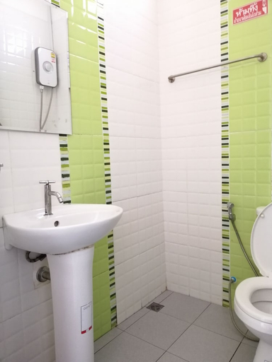 Bathroom 4, Kaocharoen Place, Muang Surat Thani