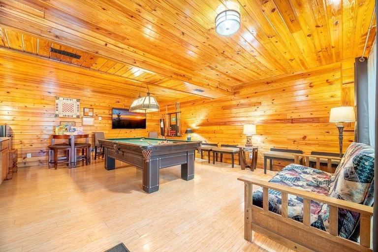 Game room 3, Pennies From Heaven, Sevier