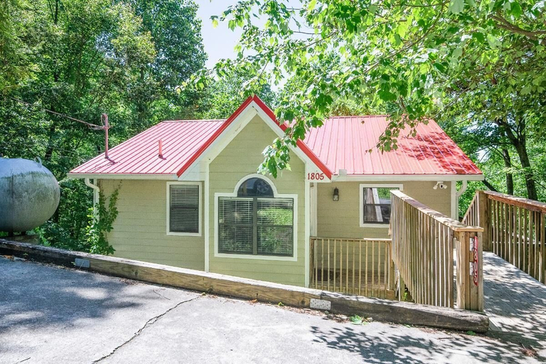 Exterior, Z - Four Cubs Cottage, Sevier
