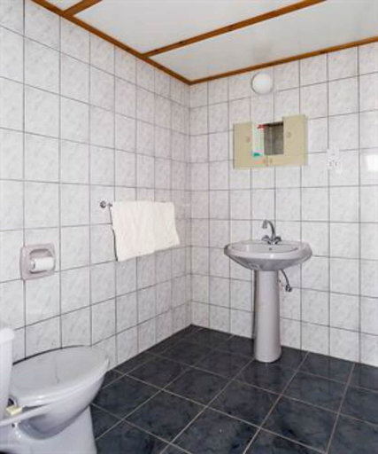 Bathroom 5, Marion