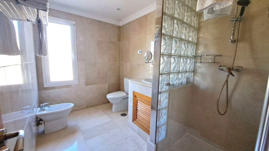 Bathroom 5, Aloha Hill Club Golf and Spa, Málaga