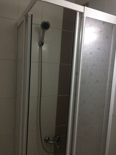 Bathroom 5, Paradise Lost Hotel, Merkez