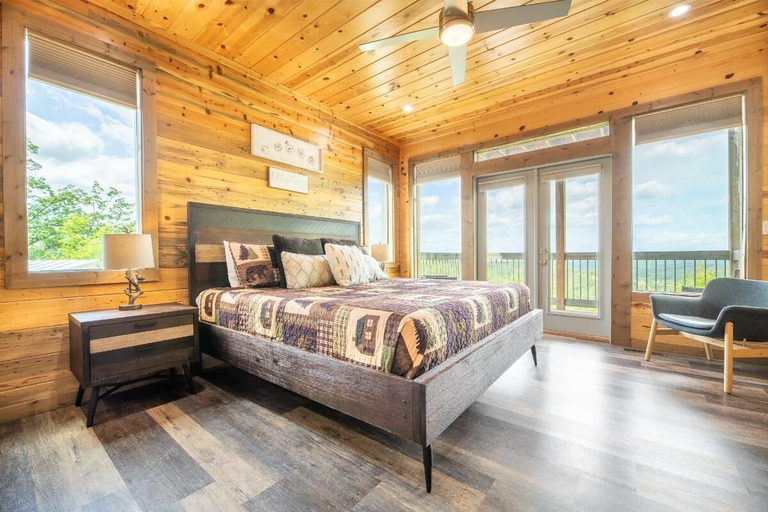 Room 4, Fancy Views, Sevier