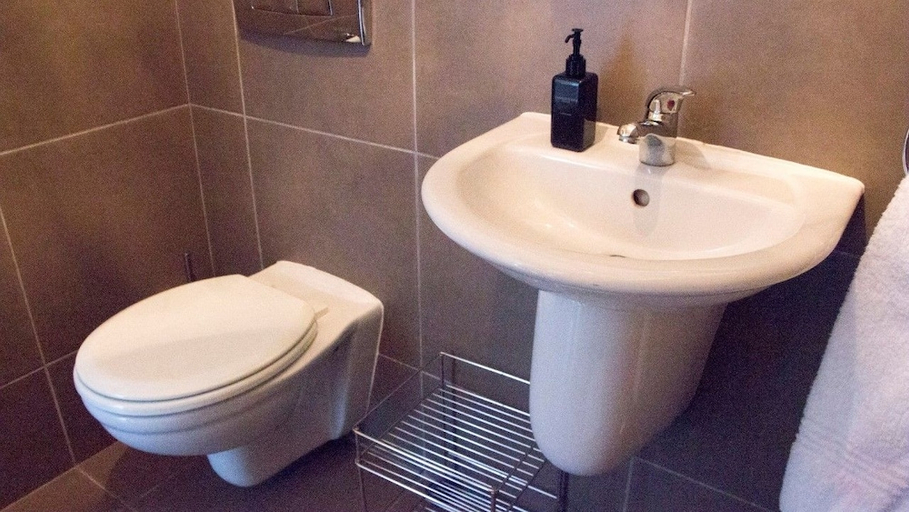 Bathroom, ITC Hospitality Group Two Bedrooms Canterbury Suites Building, City of Cape Town