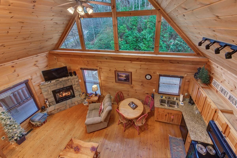 Living area 5, Sleeping Bear Hideaway, Sevier