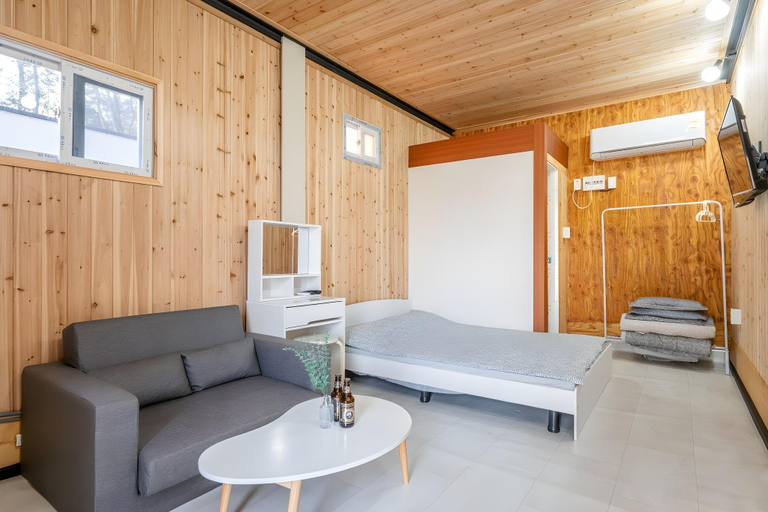 Bedroom 2, Seocheon Ocean Place Glamping Caravan, Seocheon