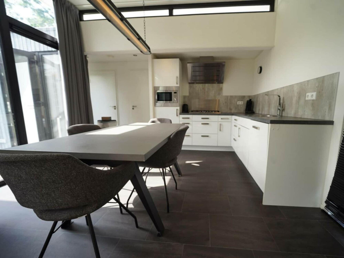 Private kitchen 1, Holiday Home in Halfweg With Terrace, Haarlemmerliede c.a.