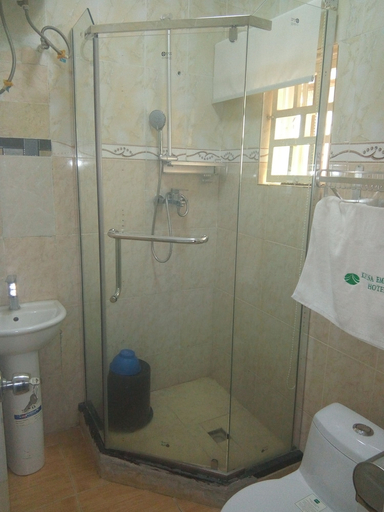 Bathroom 3, Kifina Emerald Hotel, AbujaMun