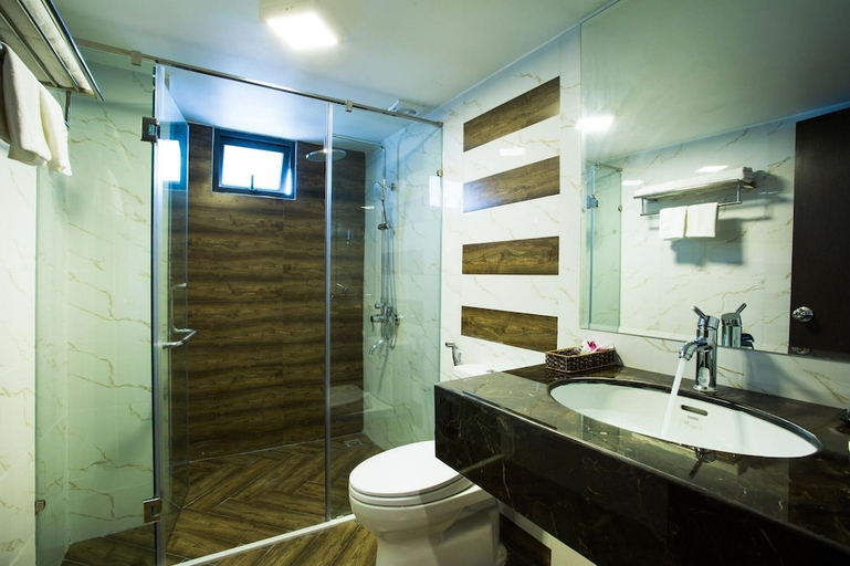 Bathroom 3, My Linh Hotel, Hai Bà Trưng