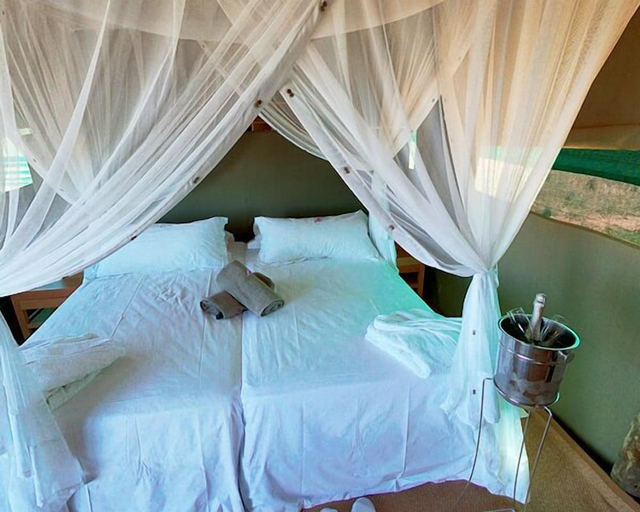 Bedroom 2, Suricate Tented Lodge, Mariental Rural