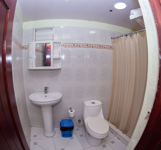 Bathroom 4, Hotel Renacer, Distrito Nacional