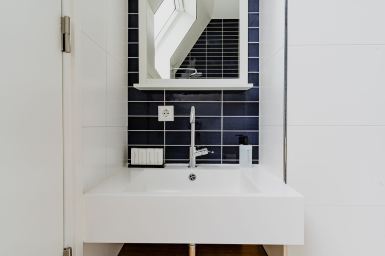 Bathroom 4, Apartments De Hallen, Amsterdam