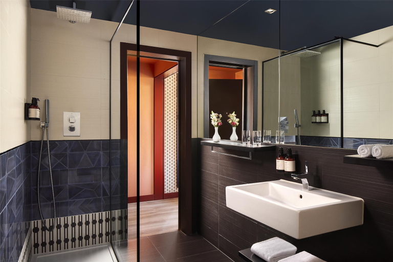 Bathroom 5, Avani Avenida Liberdade Lisbon Hotel, Lisbon