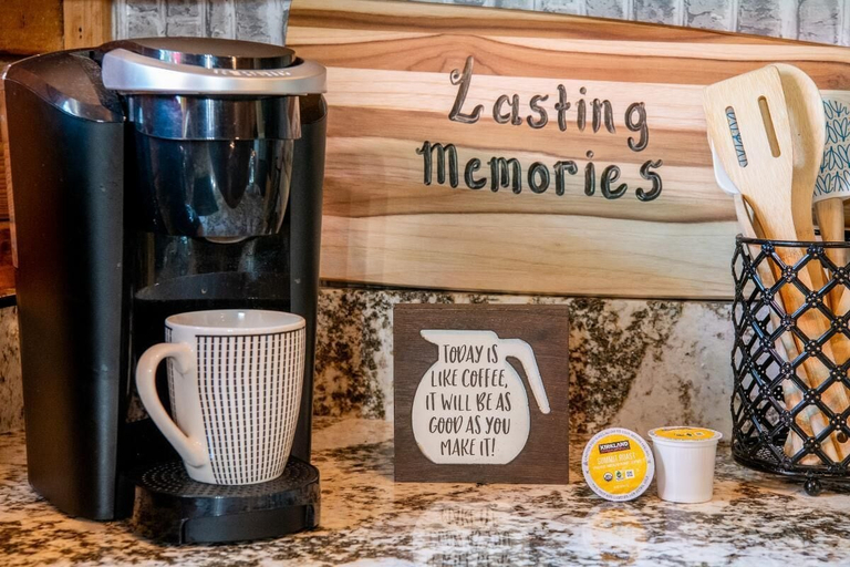 Coffee and/or coffee maker, Lasting Memories, Sevier