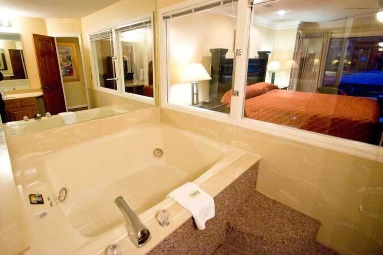 Bathroom 3, Sunbay Resort, Garland