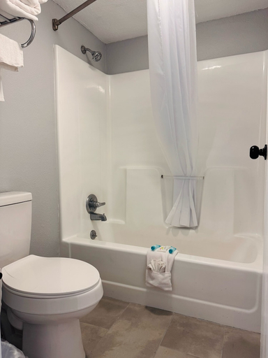 Bathroom 3, Docker S Inn, Taney
