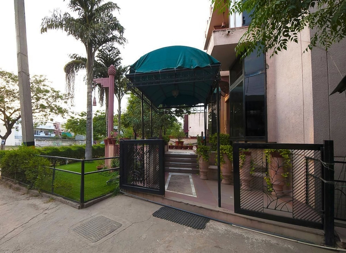 Exterior & Views 2, Siris 18, Delhi
