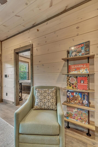 Interior 4, Friendly Bear Plunge is a 5br/5ba Vacation Retreat Complete With Beautiful Views, Sevier