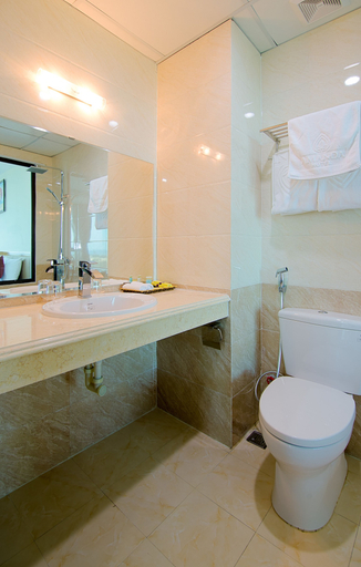Bathroom 3, Amanda Quang Binh Hotel, Đồng Hới