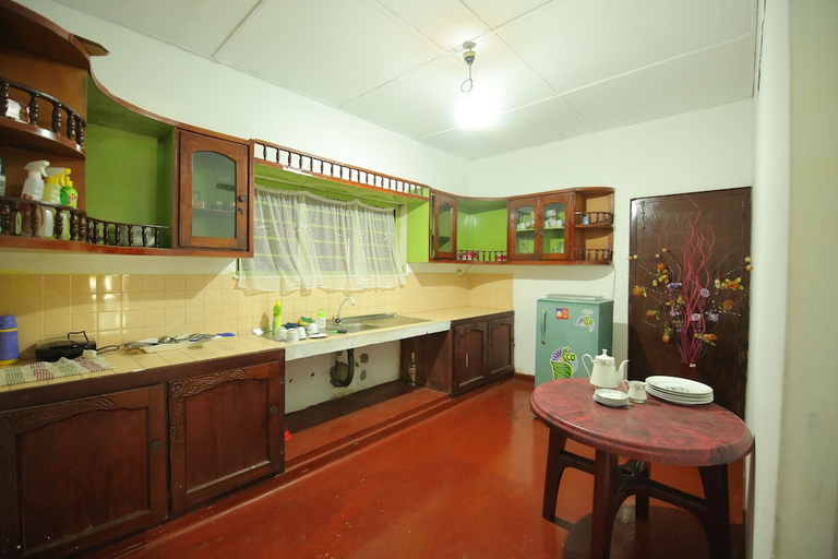 Food & Drinks, Shriniths Place Dodanduwa, Hikkaduwa