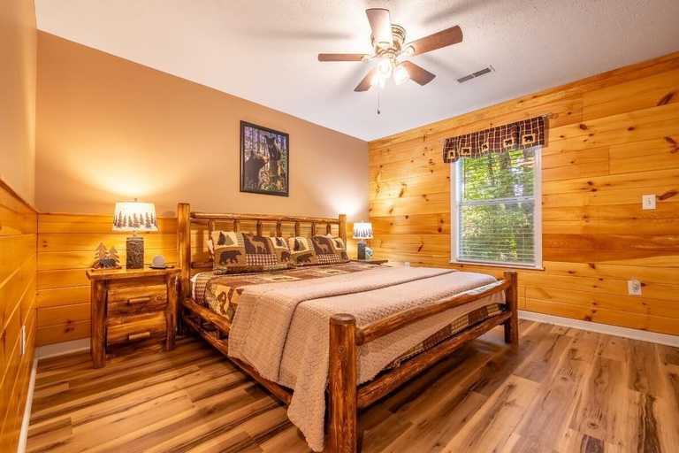 Room 3, Carefree Hideaway, Sevier