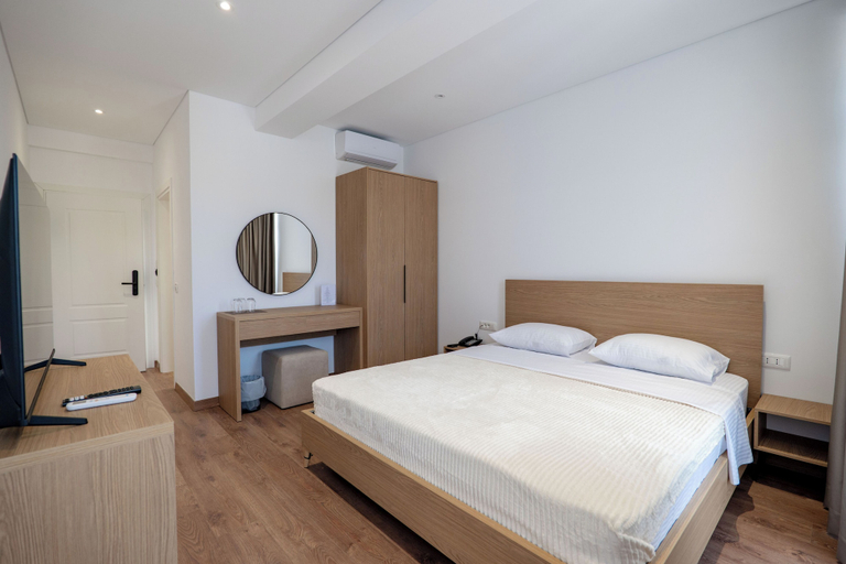 Room 2, Vila 2M, Sarandës