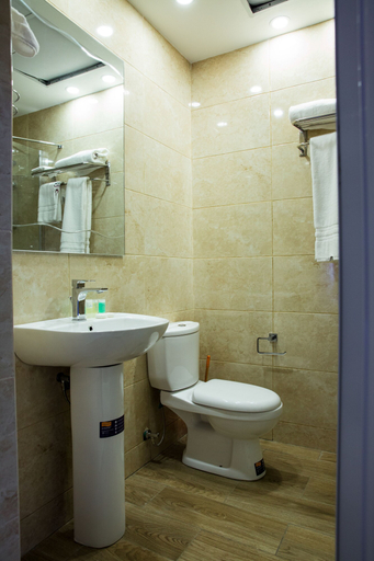 Bathroom 5, Paloma Hotel Ring Road Central, Accra