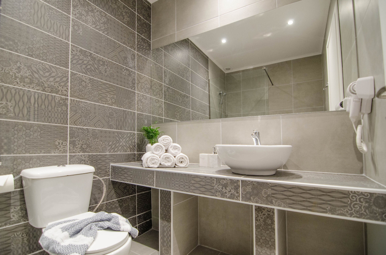 Bathroom 3, Galazio Beach, South Aegean