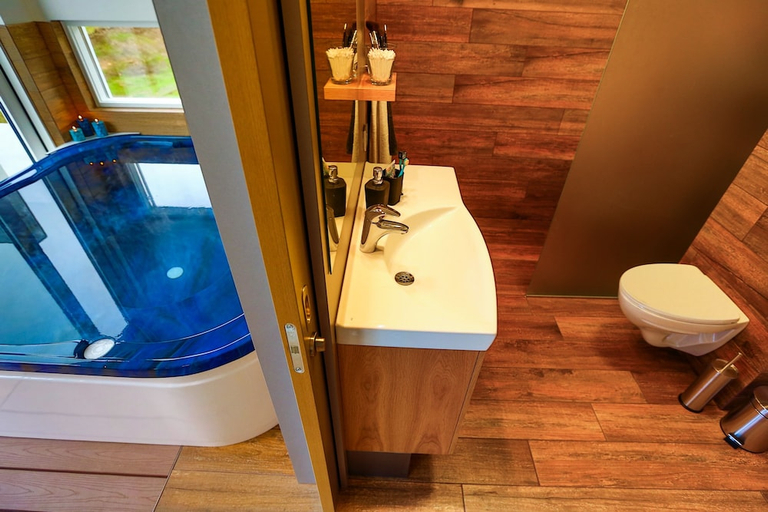 Bathroom, Hrimland Cottages, Akureyri