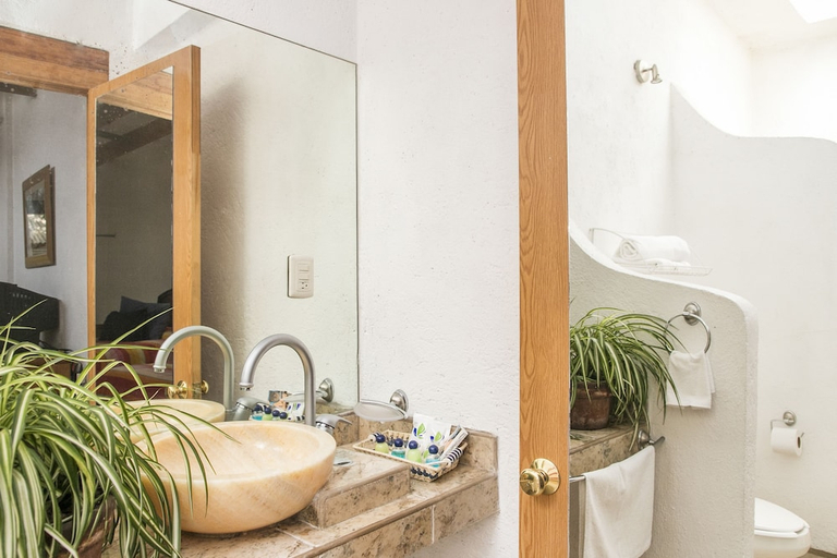 Bathroom, Hotel Tonancalli, Valle de Bravo