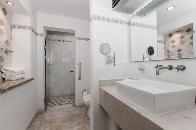 Bathroom 5, Zafiro Beach Boutique Resort, Mazatlán
