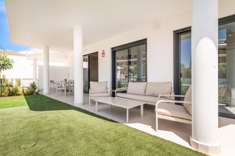 Room 4, Elegant Garden Apartment in Higuer n, Málaga