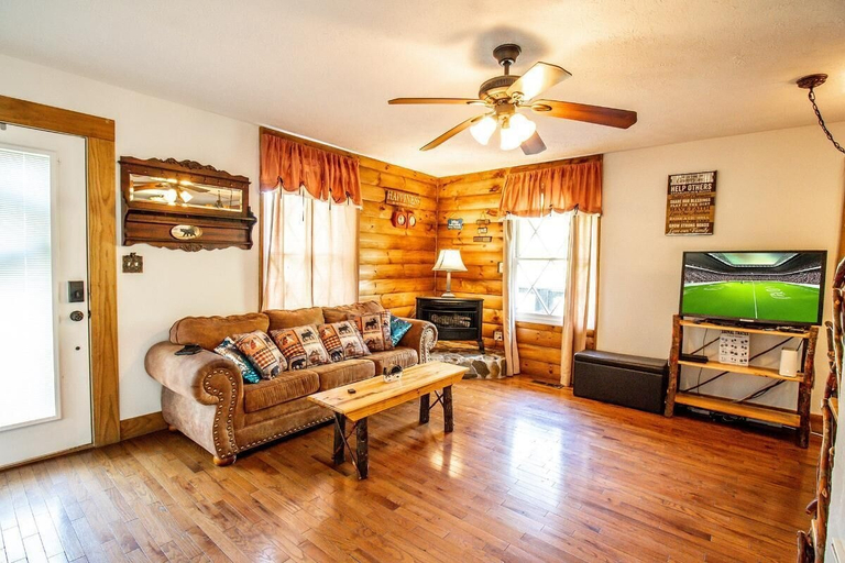 Living area 4, Hillside Hideaway, Sevier
