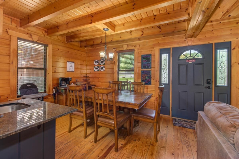 Dining, Goldilocks and The Three Bears, Sevier
