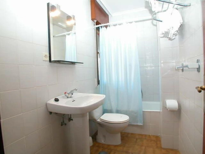 Bathroom 3, Suaces Apartamentos Turírticos, Cantabria