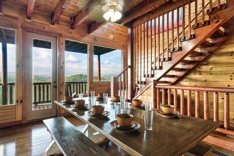 Dining, Windows to Heaven, Sevier