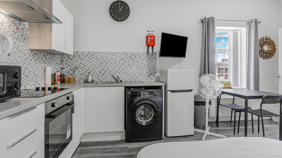 Private kitchen, Cosy & Comfortable City Centre Studio, Birmingham