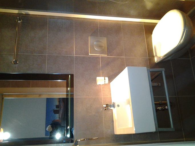 Bathroom 3, Mastic Point Studios, North Aegean