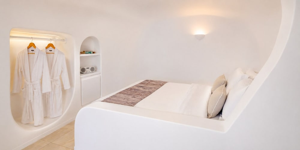 Others 4, Ananda Infinity, South Aegean