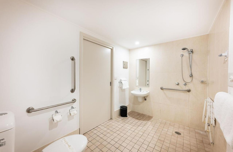 Bathroom 4, Belconnen Way Hotel & Serviced Apartments, Canberra