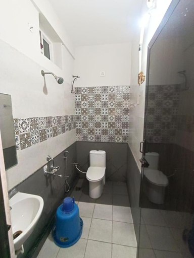 Bathroom 4, Sri Renga Inn, Tiruchirappalli
