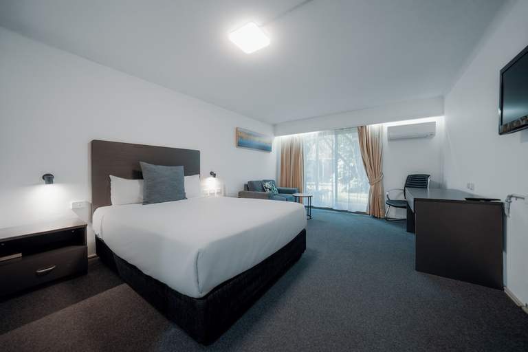 Others 2, The Select Inn Gosford, Gosford - West