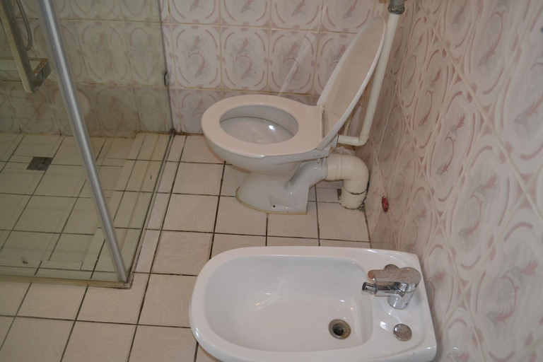 Bathroom 3, Hotel la Falaise Bonanjo, Wouri