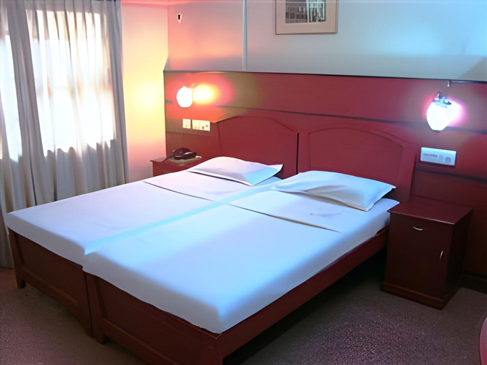 Bedroom 2, Hotel Saas Tower, Ernakulam
