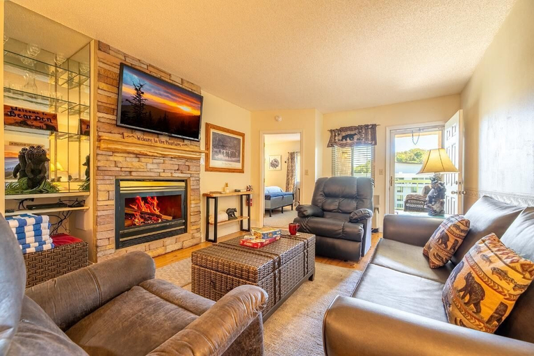 Living area 4, The Bears Den, Sevier