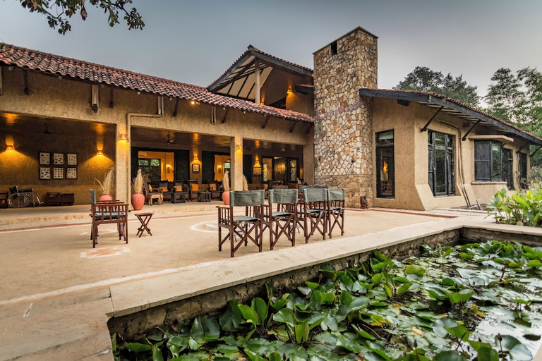 Exterior & Views