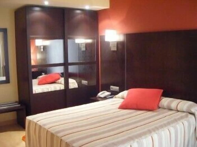 Bedroom 2, Hotel Cardena, Burgos