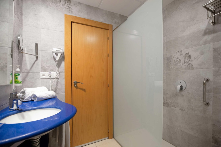 Bathroom 5, Hotel Servigroup Trinimar, Castellón