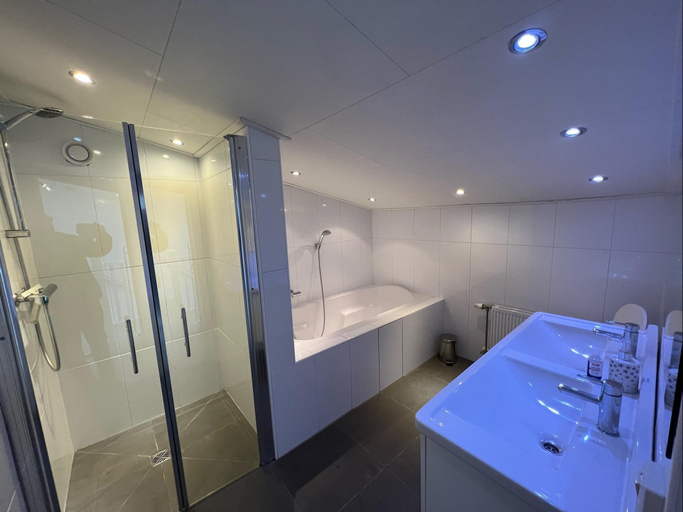 Bathroom 3, Holiday home in Olst-Wijhe with Sauna, Olst-Wijhe