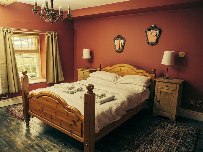 Bedroom 2, The White Lion Inn, Dorset